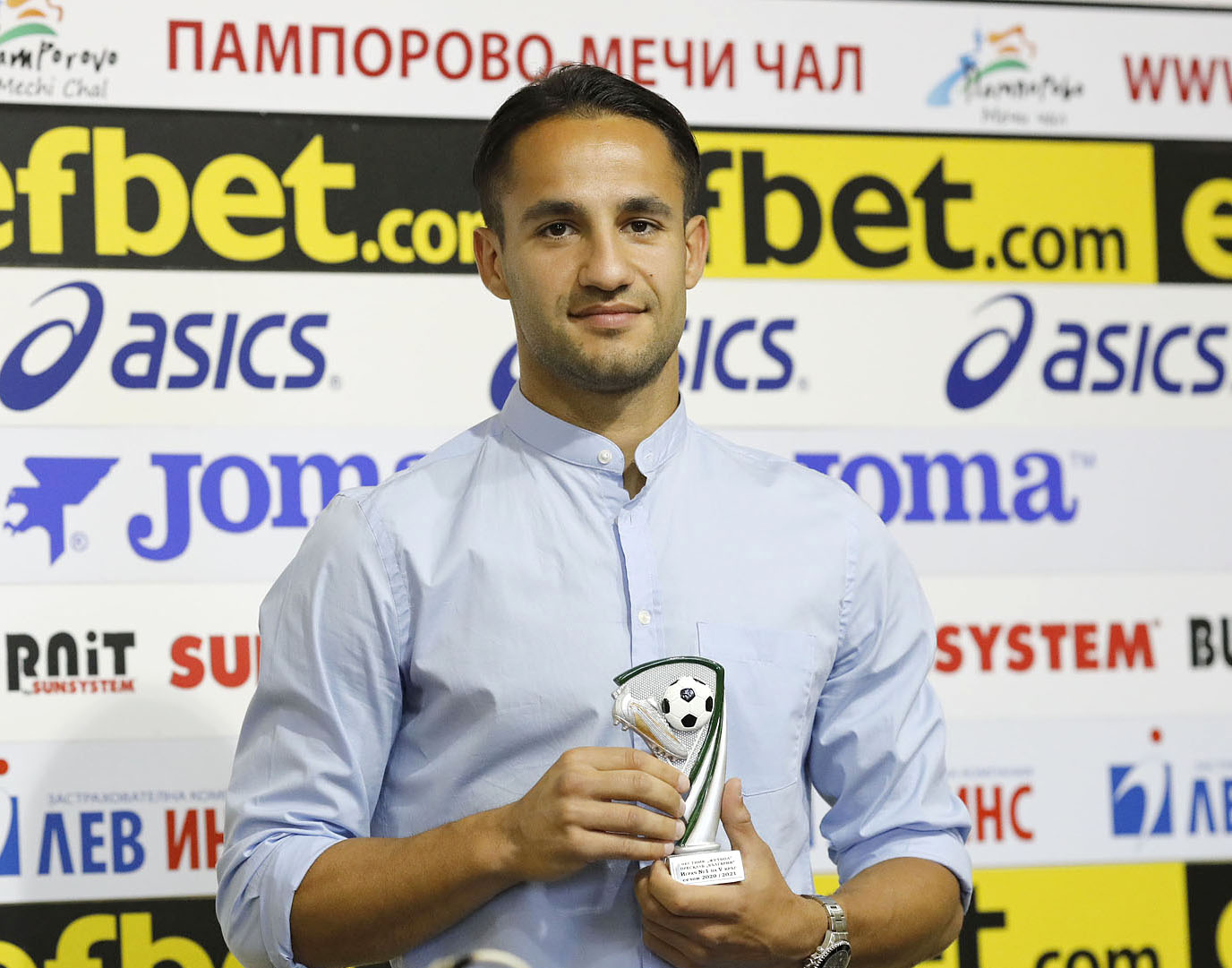 Халфът на "Левски" Борислав Цонев бе награден за играч на петия кръг