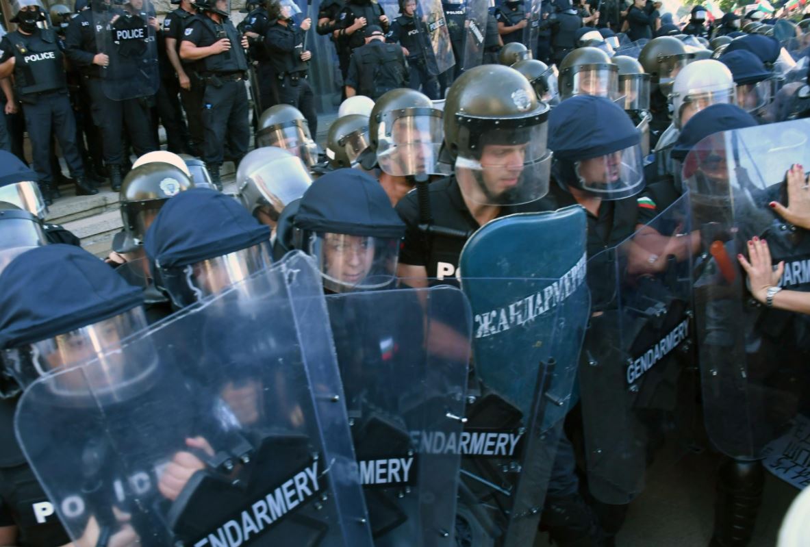 Шестима са задържани на протеста в София