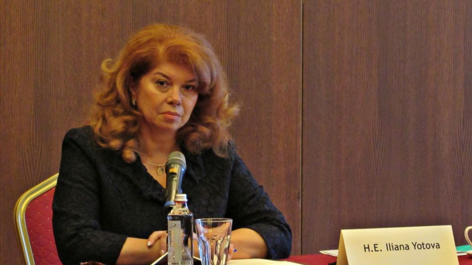 Илияна Йотова определи предложения от ЕК Пакт за миграцията и убежището като слаб и неясен