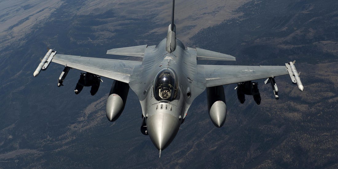 Поръчка на още 8 изтребителя F-16 e обсъждана при посещението на Каракачанов и Ефтимов в САЩ