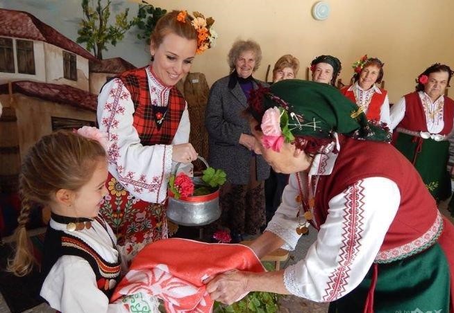 Днес е Бабинден. Ето какво гласят старите български традиции