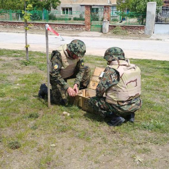 Военнослужещи от Сухопътните войски унищожиха невзривен боеприпас