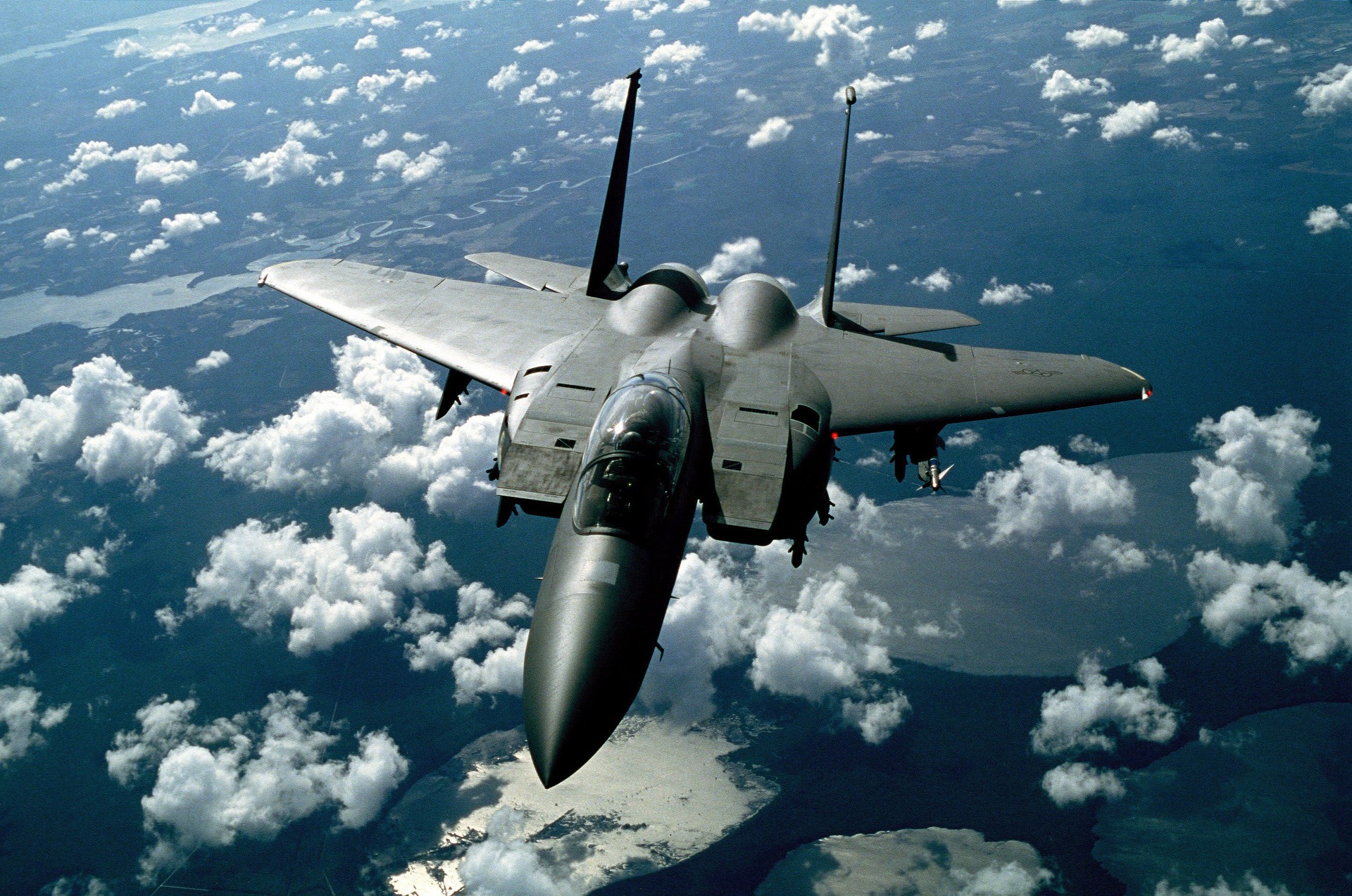 Американски F-16 се разби по време на тренировка южно от Сеул
