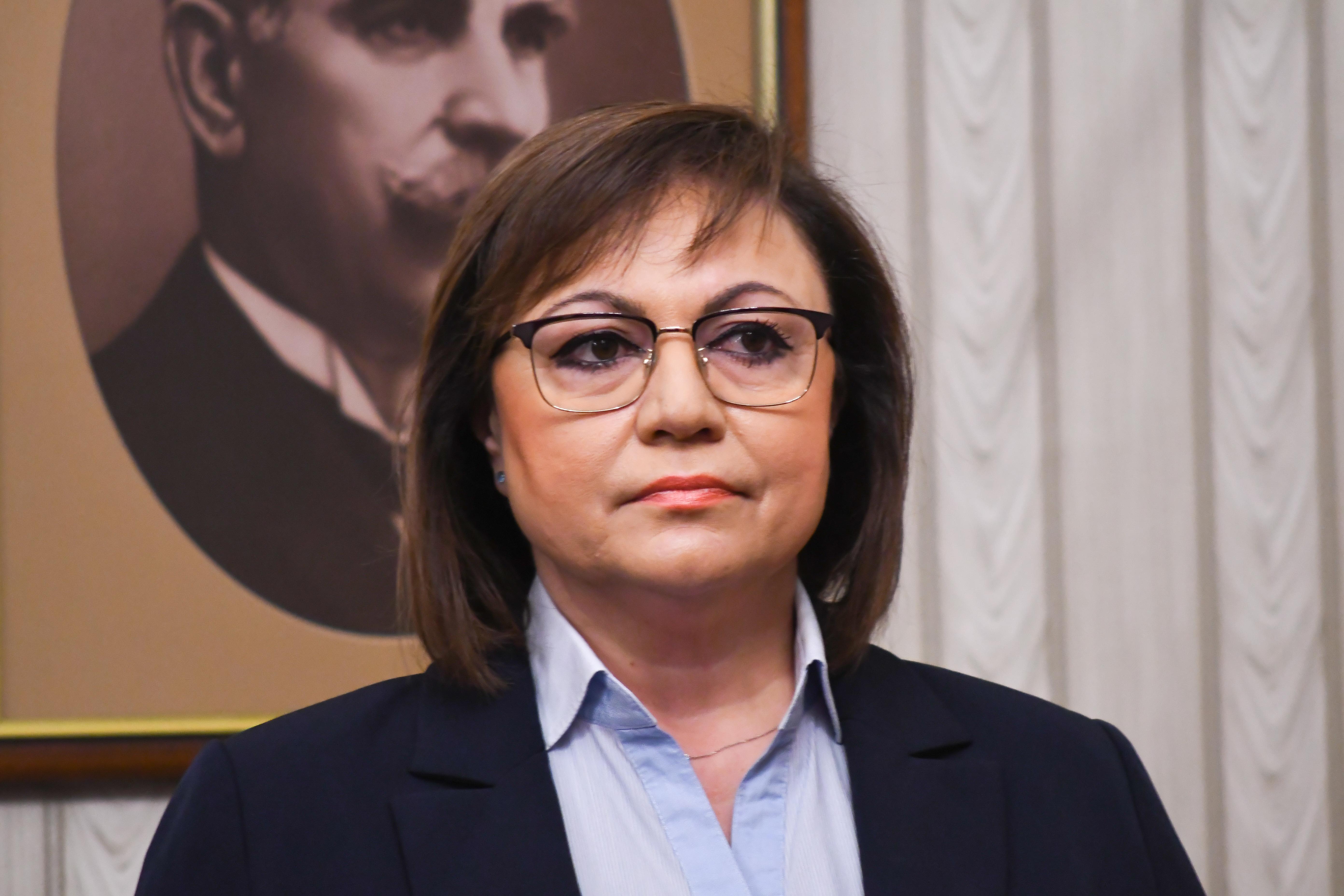 Нинова: Президентът Радев направи голяма грешка с изказването за посолството